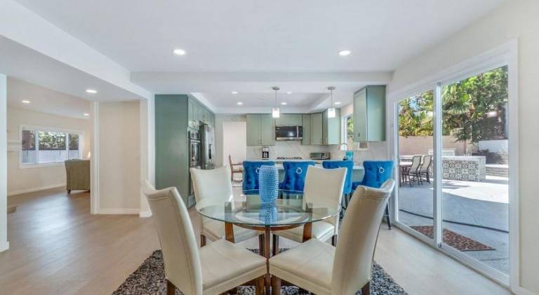 Vacation home with pool — photo 4