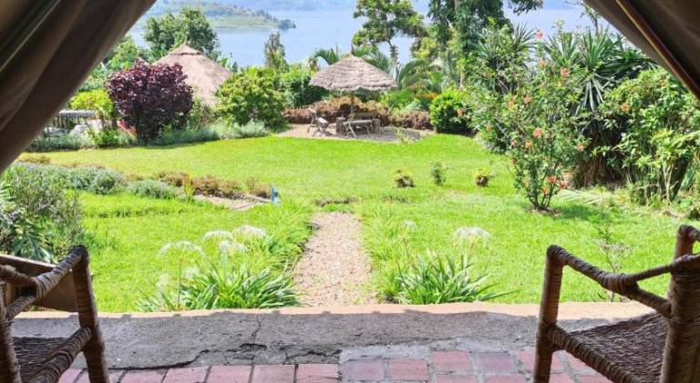 Lodge with terrace & yard | Pets are welcome — photo 3