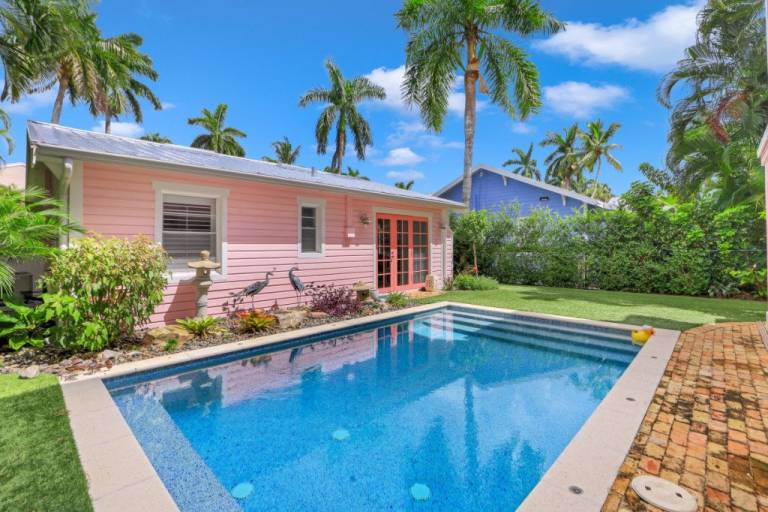 Vacation home with private pool | Pets allowed — photo 5