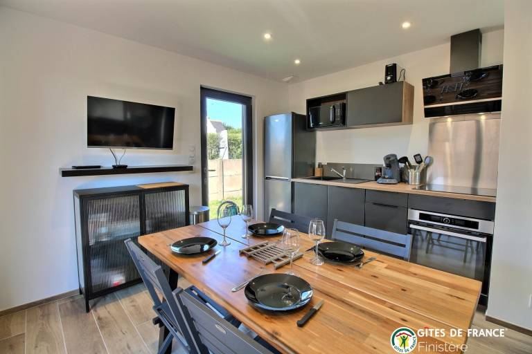 Gite with barbeque, terrace & yard — photo 2