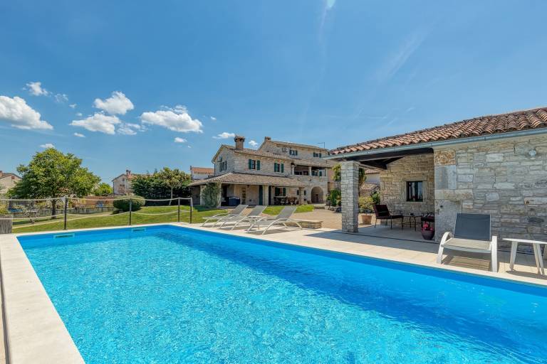 Villa Luna with Pool Whirlpool and Fenced Garden