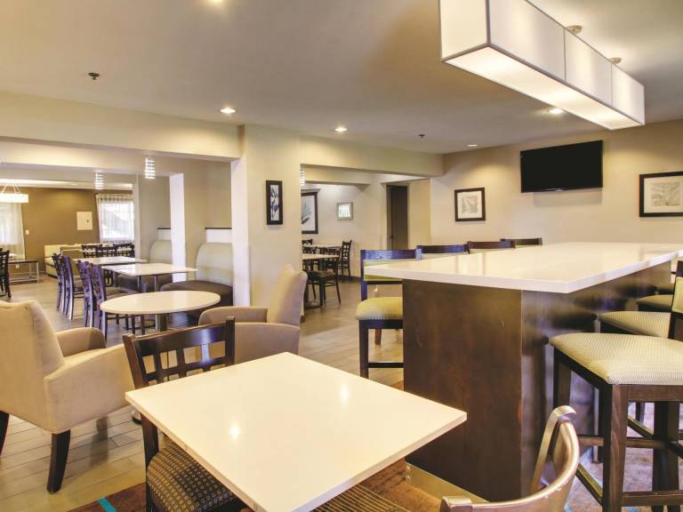 La Quinta Inn & Suites by Wyndham Carlsbad - Legoland Area — photo 3