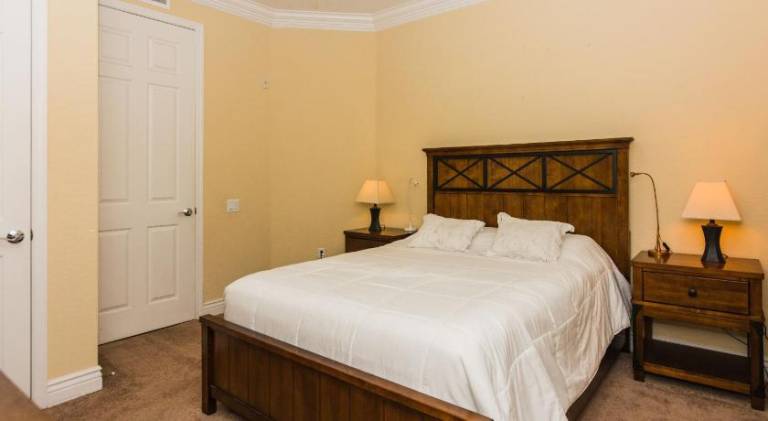 Vacation home with jacuzzi & pool in Orlando, FL