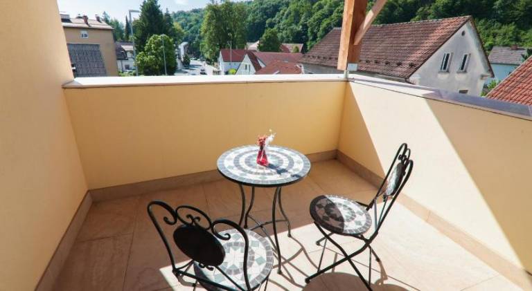 Serviced apartment with garden & terrace — photo 3