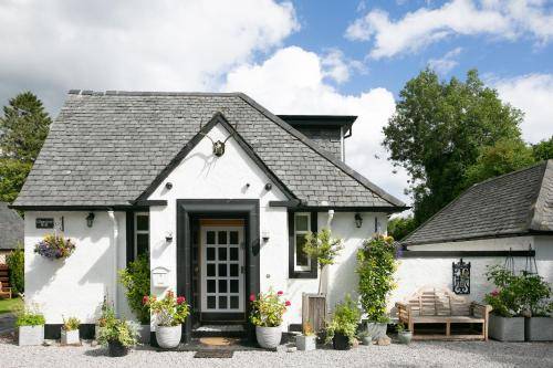 House  Luss