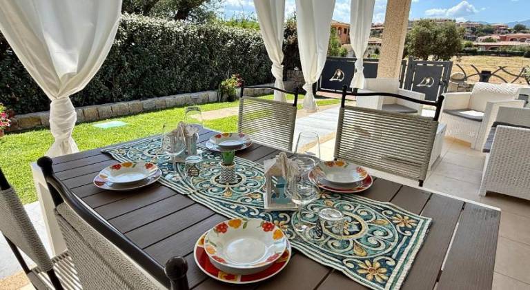 Villa with pool — photo 4
