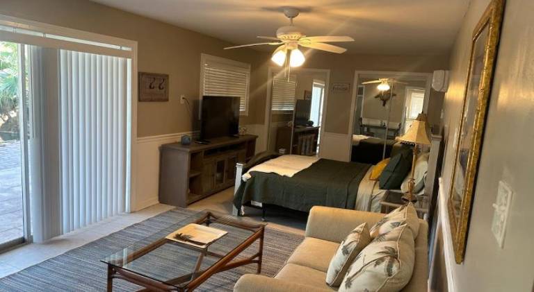 Vacation home with pool — photo 2