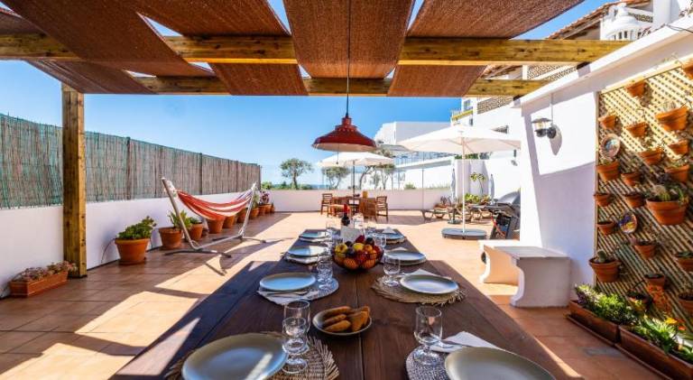 Stunning terrace with ocean view — photo 3