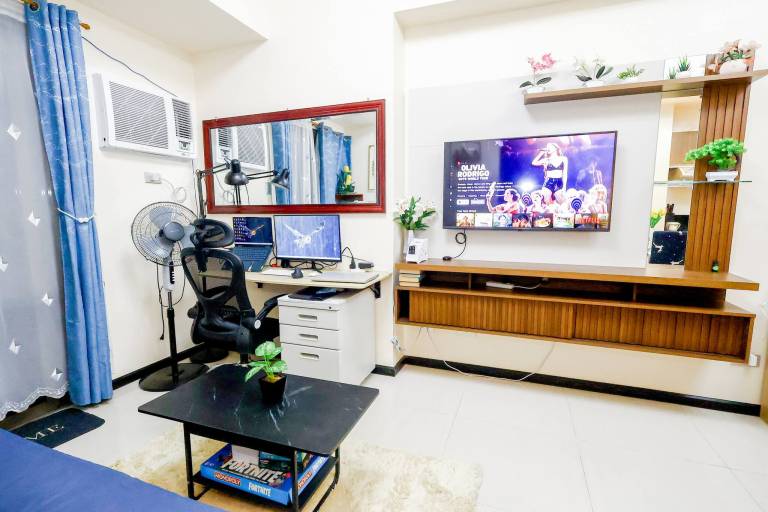 1 BR Vacation Rentals in Pasay, View, Pool, PetFriendly — photo 4