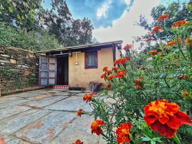 Big vacation home with yard, barbeque & patio | Perfect for remote work | Pets are welcome in Almora