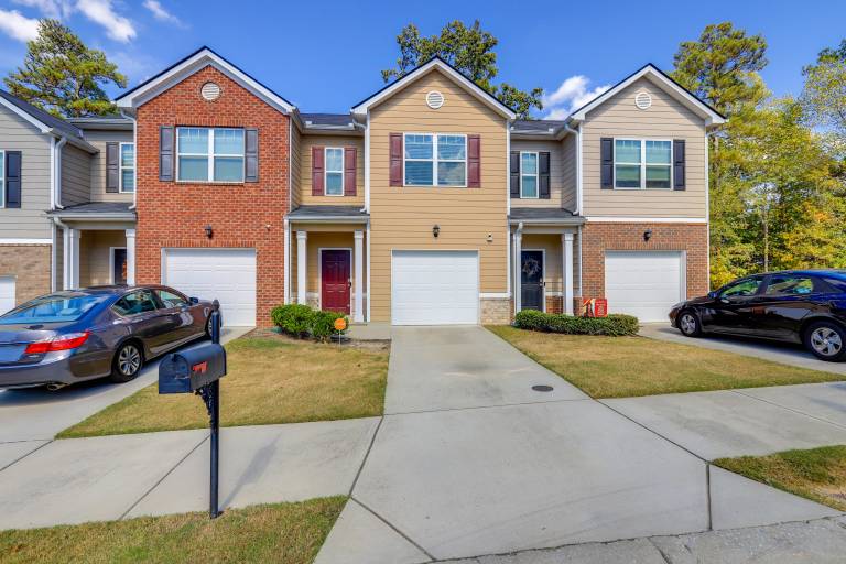 Pets Welcome! Family Townhome w/ Yard in Atlanta — photo 5