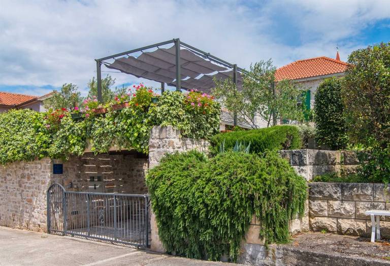 Newly renovated 3-BR Dalmatian stone Villa with Pool for 6-8 Guests — photo 5