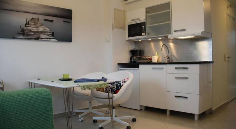 Holiday apartment with terrace & yard — photo 5