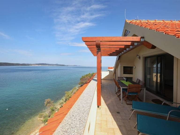 Rental apartment with yard, barbeque & terrace — photo 2