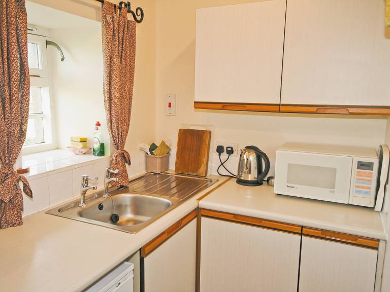 Cottage with garden — photo 3