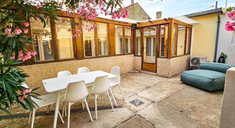 Vacation home with barbeque, garden & patio — photo 4