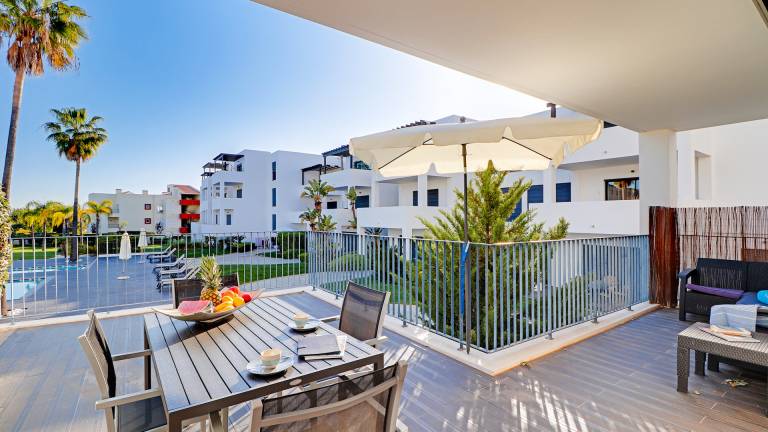 Holiday apartment with pool, terrace & yard — photo 3