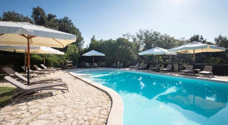 Vacation home with pool, garden & patio — photo 2