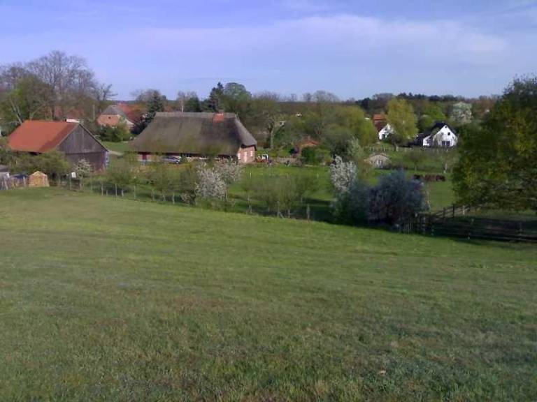 Family-friendly holiday apartment with sauna, barbecue & patio | Garden view | Pets allowed — photo 3