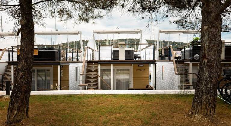Rental apartment with hot tub — photo 4