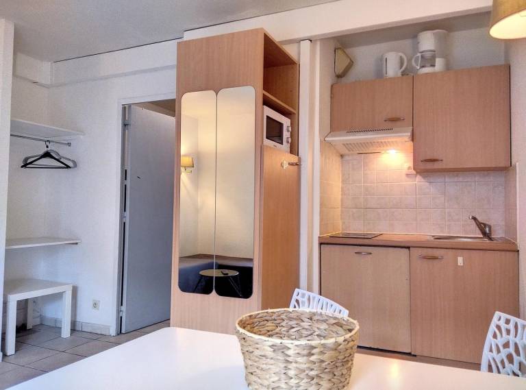 Rental apartment with 1 room for 4 persons in Antibes
