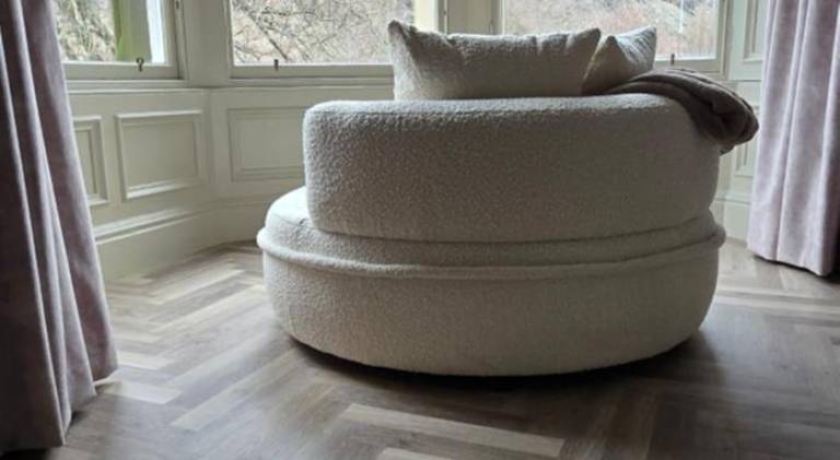 2 Bedroom Sofa bed in livingroom Castle View 1st floor sleeps 6 — photo 4