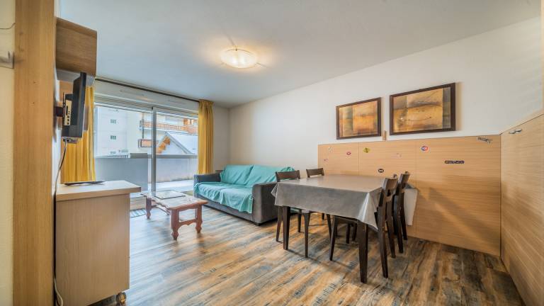 Holiday apartment with terrace, heated pool & yard in Gap