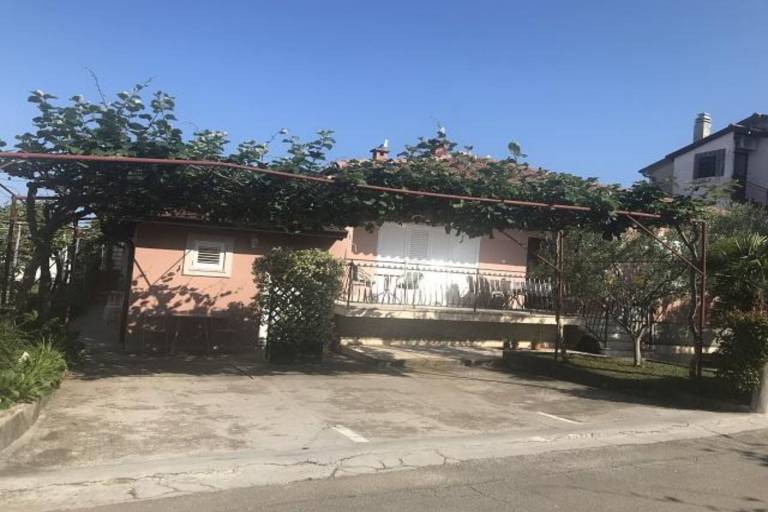 Rental apartment with patio & barbecue | Pet-friendly in Umag