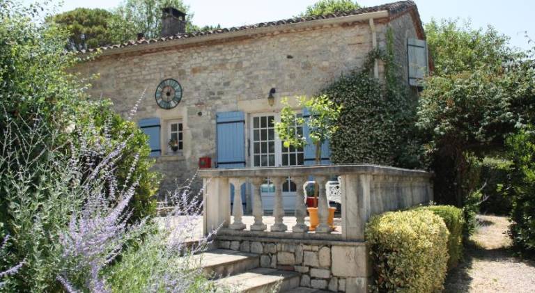 House with pool — photo 3