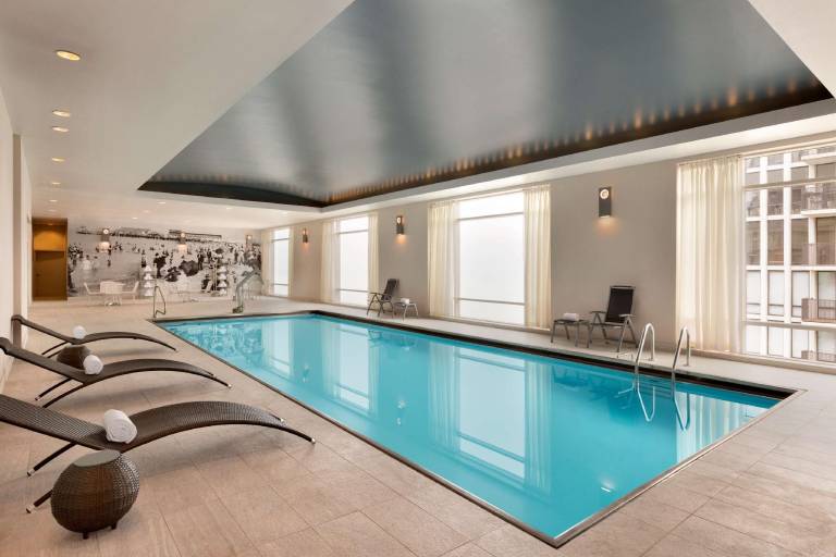 Hilton Chicago/Magnificent Mile Suites — photo 2