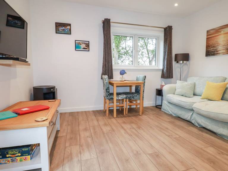 Family-oriented pleasant cottage with yard | Pet-friendly — photo 3