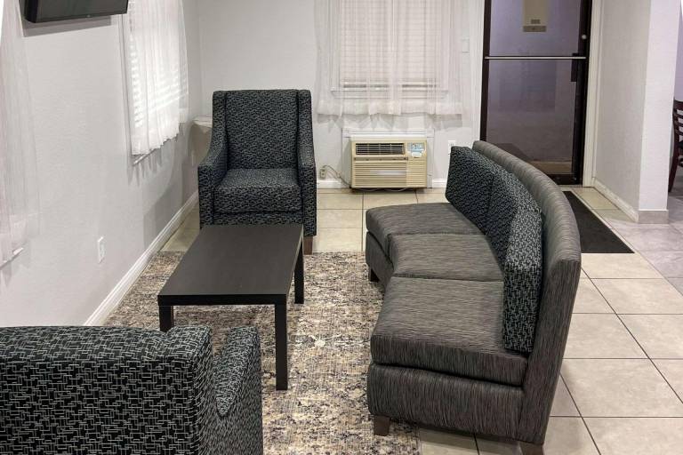 Quality Inn & Suites Columbus West — photo 5