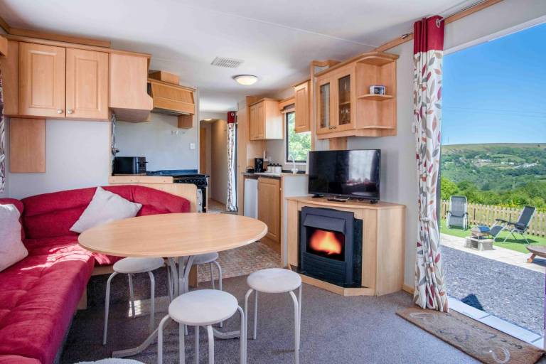Children-friendly rental apartment with hot tub, yard & BBQ | Mountain view | Pets allowed — photo 2