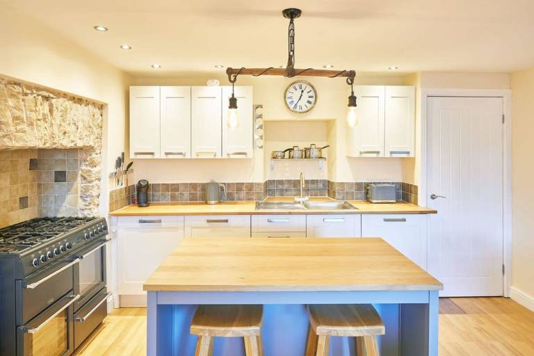 Child-friendly vacation home with yard | Pet-friendly — photo 3