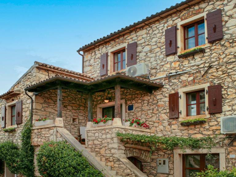Fully equipped pleasant apartment with terrace | Pets allowed in Umag