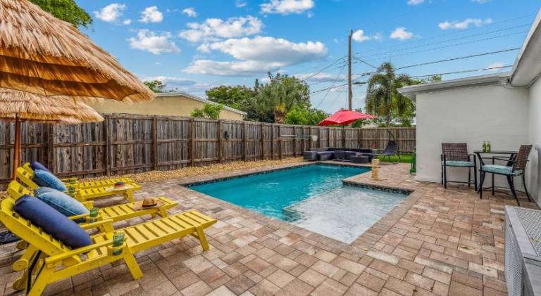 Surfari Pompano! Heated Pool Home 9 mins to Beach — photo 4