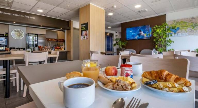 B&B HOTEL Niort Marais Poitevin Est — photo 4
