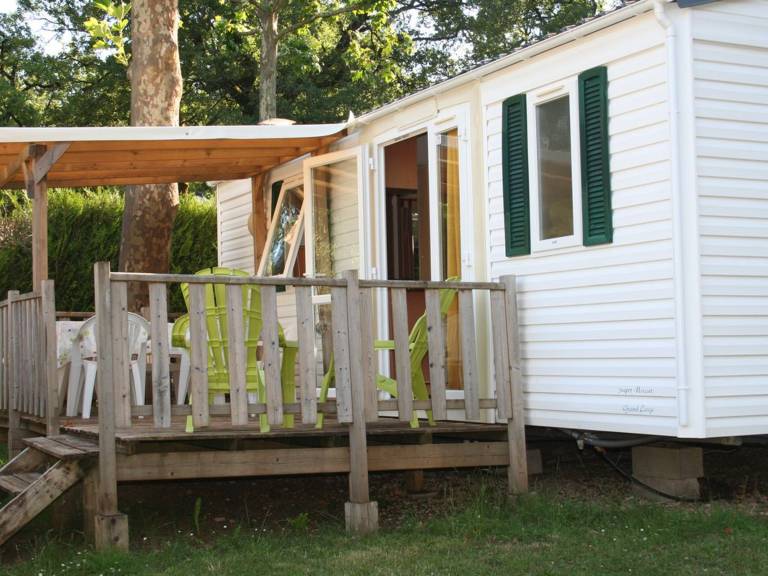 Mobile home with pool in Lacave