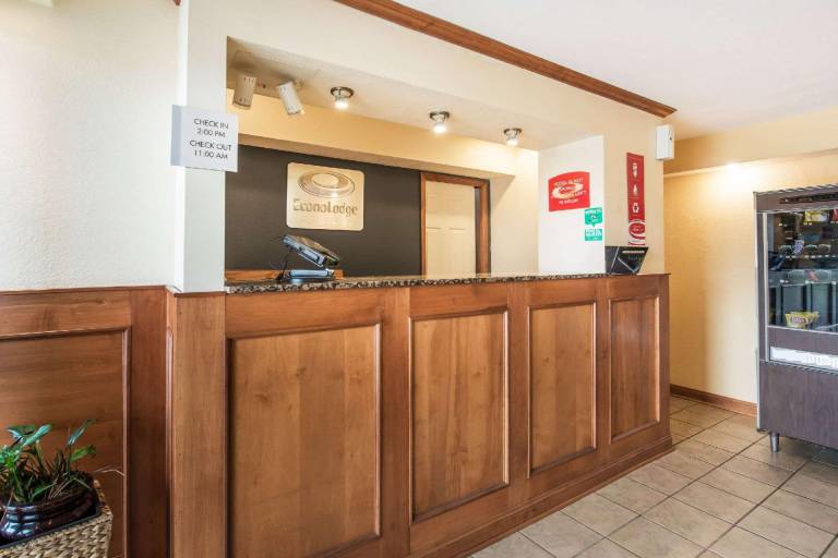 Econo Lodge Cloverdale — photo 5