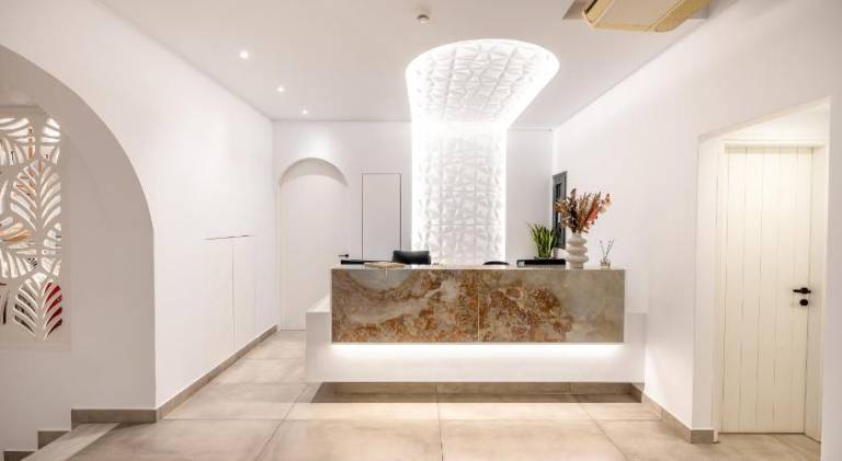 Family-friendly serviced apartment with jacuzzi, pool & patio | Pet-friendly — photo 5