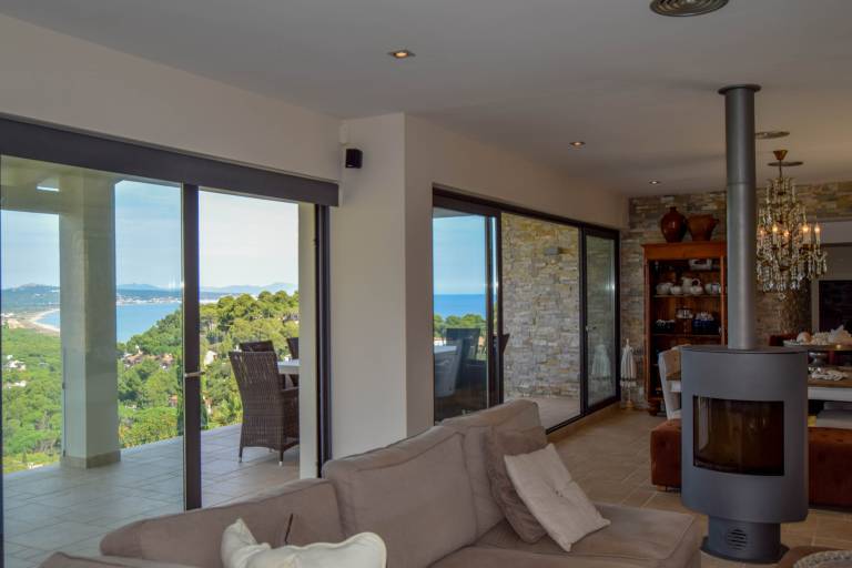 Villa with Pool and Spectacular Sea Views — photo 2