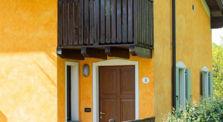 Holiday apartment with pool, BBQ & yard — photo 3