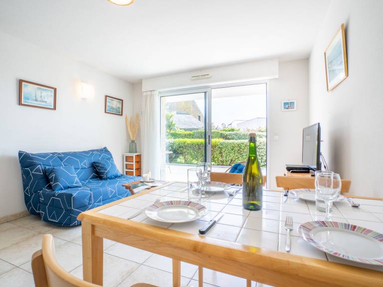 Holiday apartment with patio & yard | Beach nearby | Pets allowed — photo 4