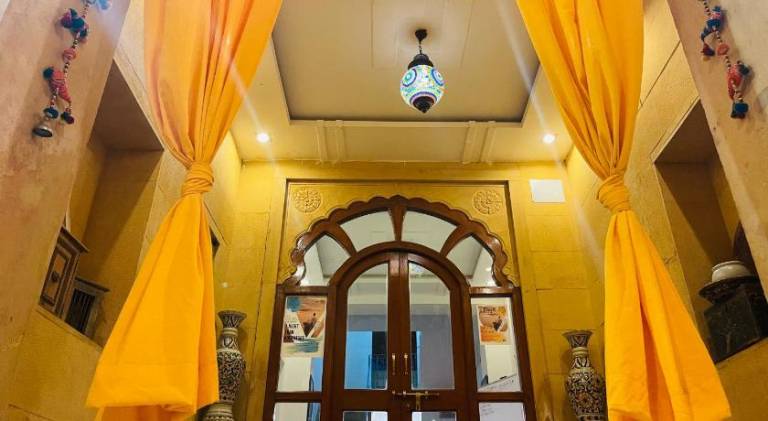 Jaisalmer Hostel Crowd — photo 4