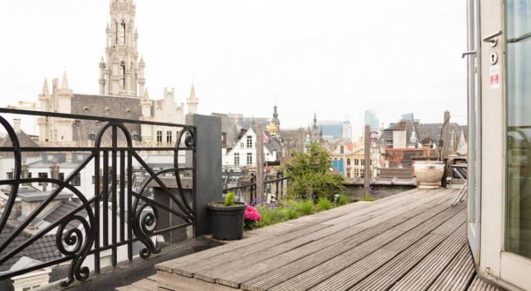 Duplex dernier etage avec terasse a deux pas de la grand place — photo 4