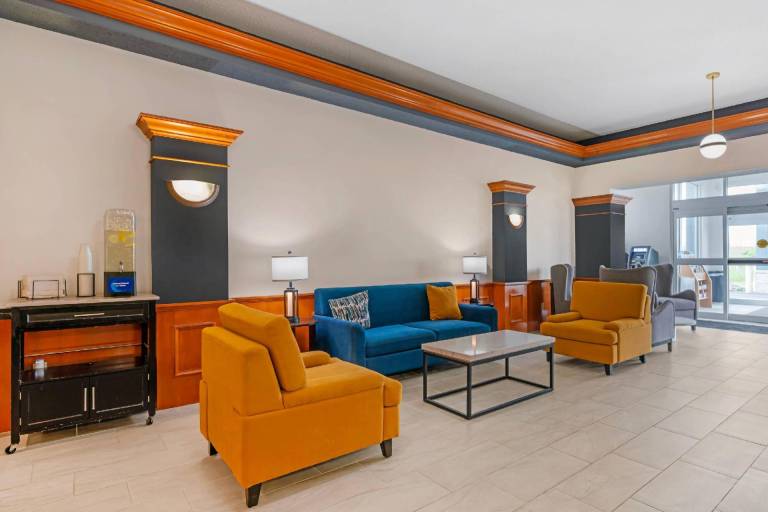 Comfort Inn & Suites Sheboygan I-43 — photo 2