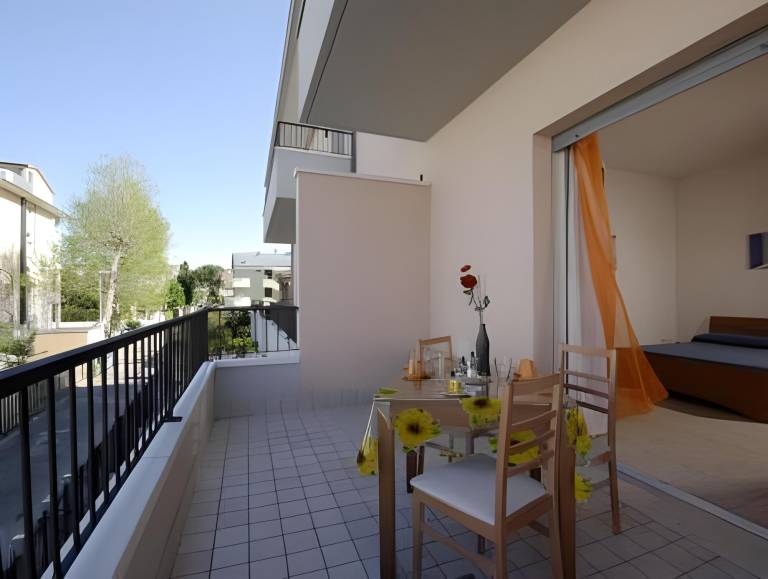 Serviced apartment with garden — photo 4