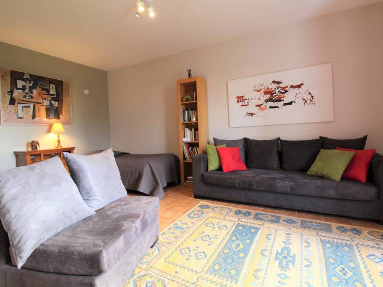 Charming cottage with yard & BBQ | Pet-friendly in Cholet