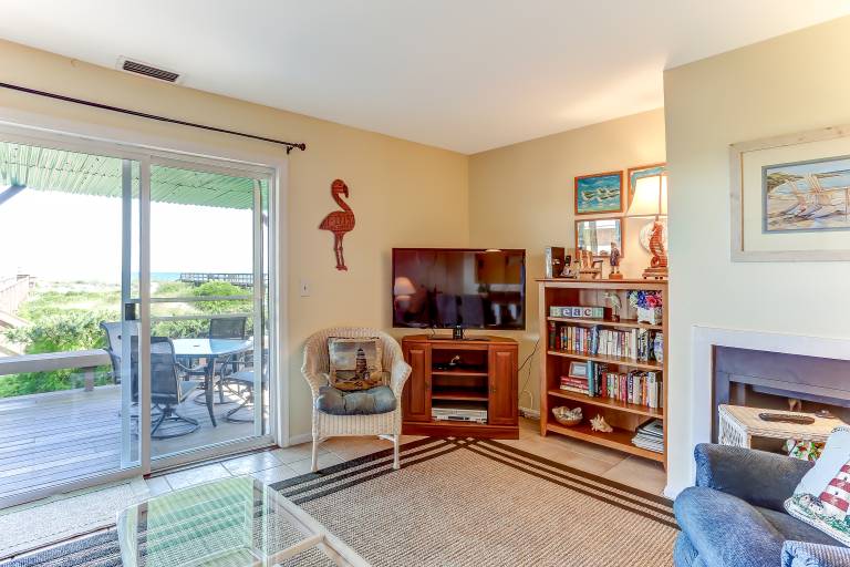 DOG FRIENDLY - Enjoy the Relaxed atmosphere that provides an Ideal Oceanfront setting — photo 5