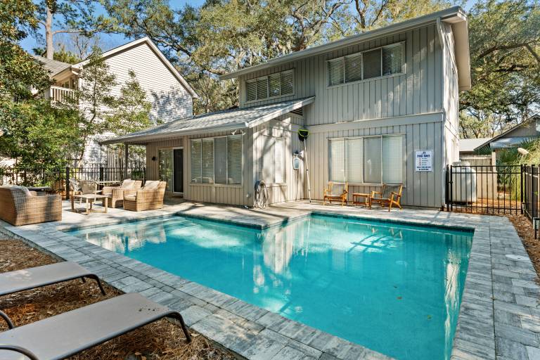 Family-friendly spacious house with private pool & BBQ | City view | Good for workation | Pet-friendly — photo 2